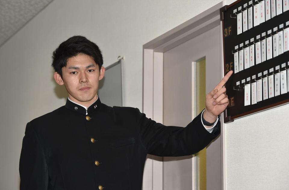 入寮したロッテ・佐々木朗希＝さいたま市・千葉ロッテマリーンズ寮（撮影・金田祐二）