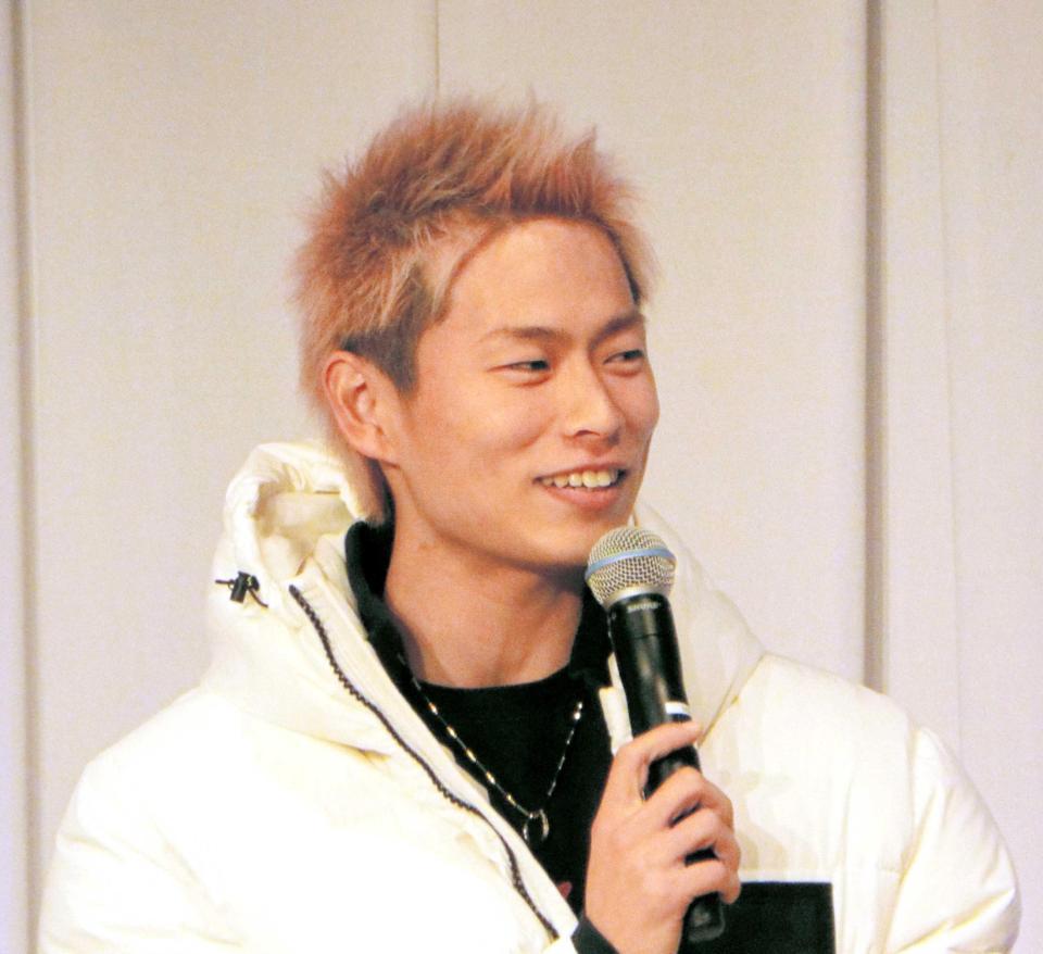 　トークショーに参加した山岡