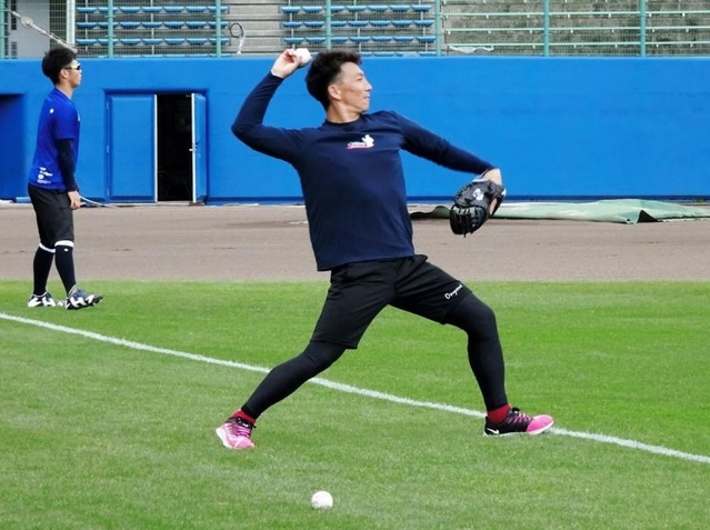 ヤクルト嶋は３５歳の“ルーキー”「緊張感もあるし、楽しみな部分もあります」