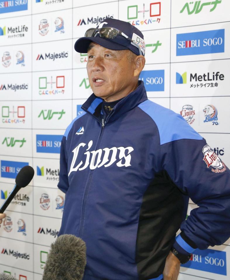 　第１クールを終え、取材に応じる西武・辻監督
