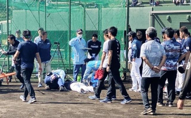 日本ハム・城石コーチ　跳ねた打球受けて倒れ、下顎部の打撲　救急搬送で現場は騒然