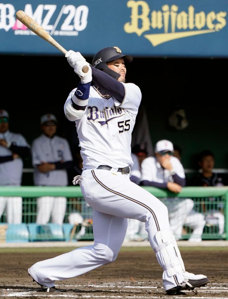 オリックス ｔ 岡田が一発 初回自打球が右膝下に直撃もがむしゃらに 野球 デイリースポーツ Online
