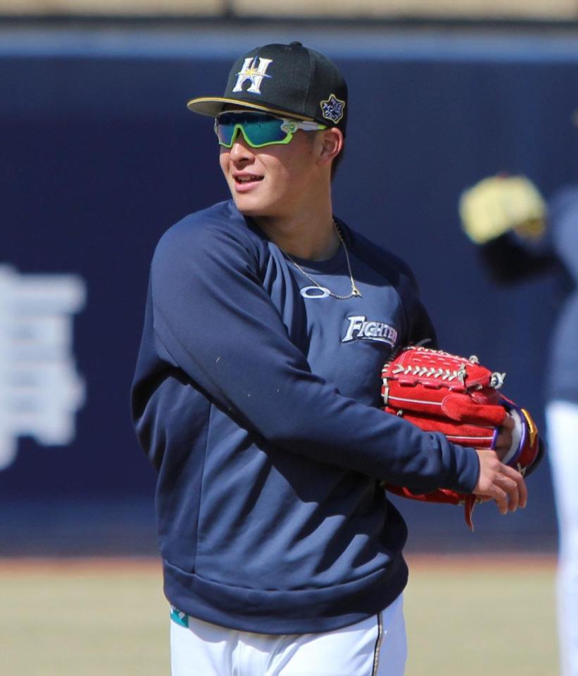 　練習で汗を流す吉田輝