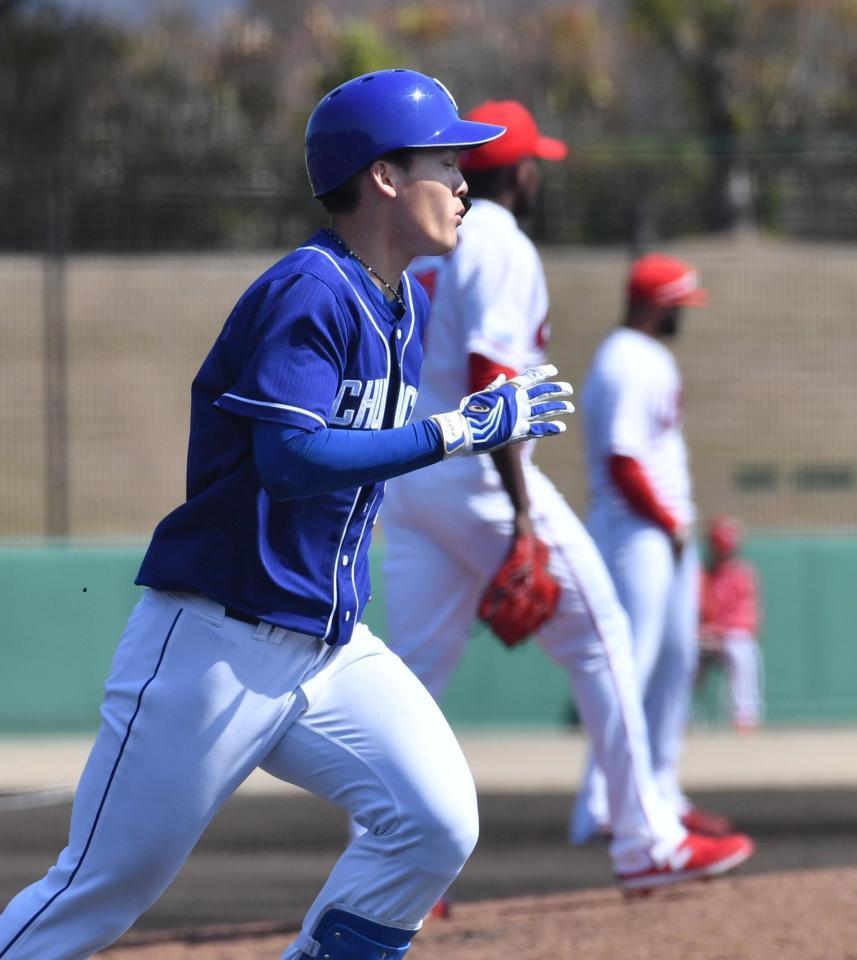 　６回、石川昂がフランスアから左前打を放つ