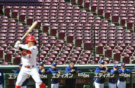 　広島-中日の練習試合が無観客で行われた広島市のマツダスタジアム＝２０日