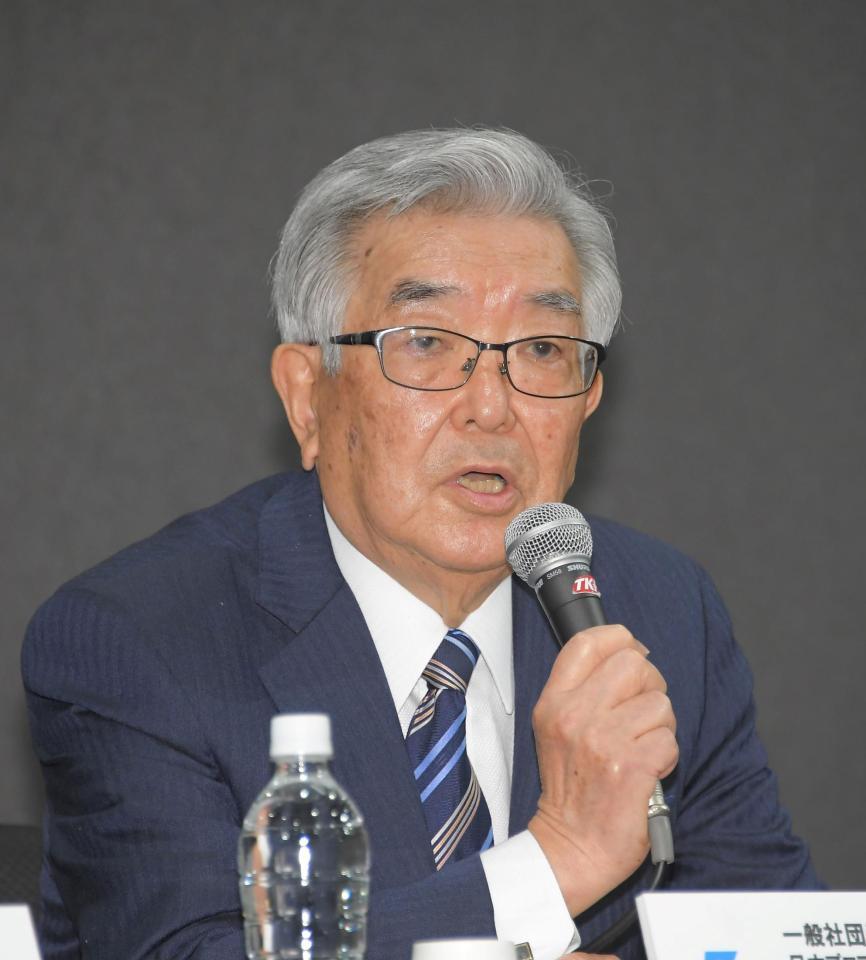 第４回「新型コロナウイルス対策連絡会議」を終えて合同記者会見を行うＮＰＢの斉藤惇会長＝都内（撮影・堀内翔）