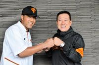 原監督とグータッチするディプラン