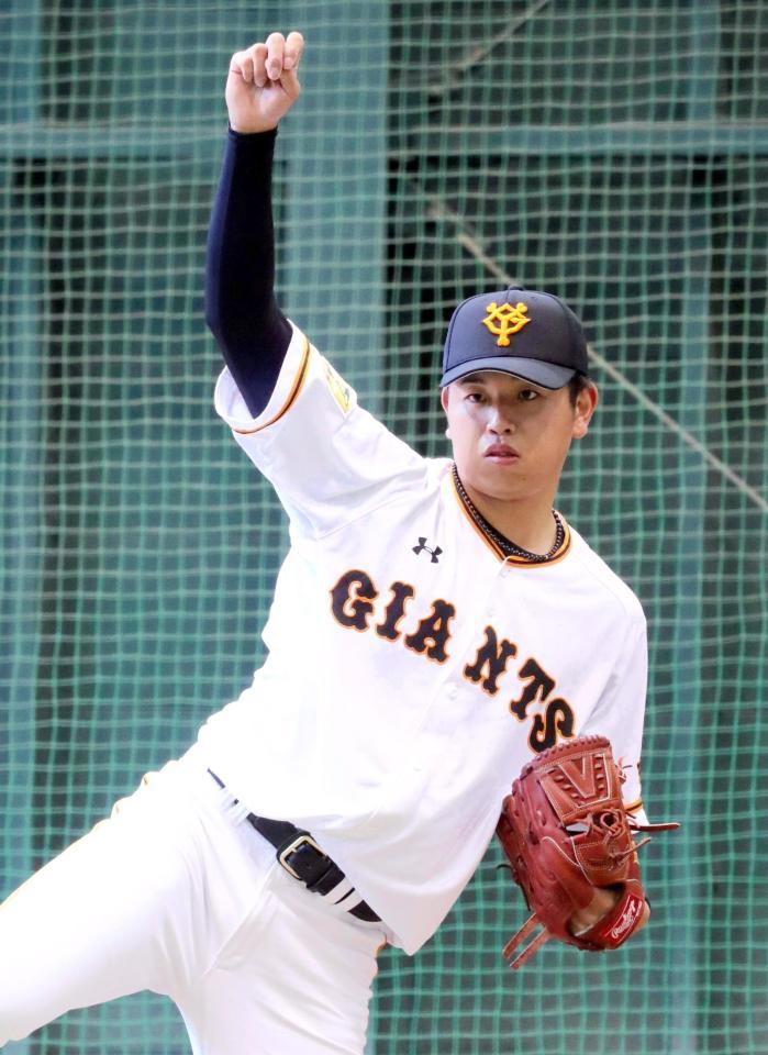 ブルペンで１５１球を投じた太田