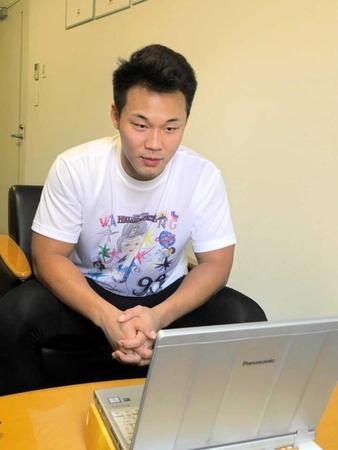 　オンライン取材に応じる王柏融（球団提供）