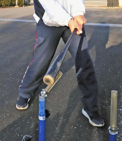 　バットに当たる樹脂部分はほぼ無抵抗で倒れて自然に起き上がる