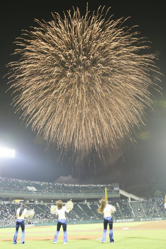 　ほっともっとフィールドで打ち上げられた花火