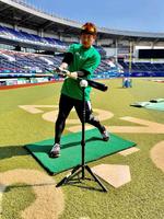 　ＺＯＺＯマリンスタジアムで練習を行った角中（球団提供）