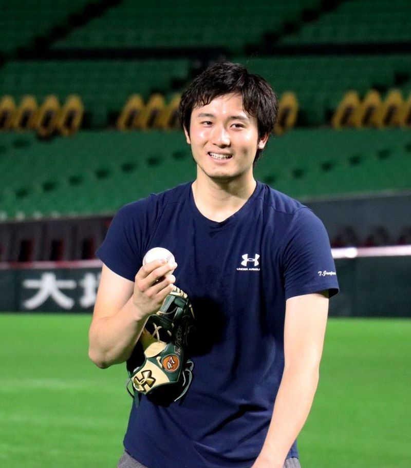 　ペイペイドームで自主練習した高橋純（球団提供）