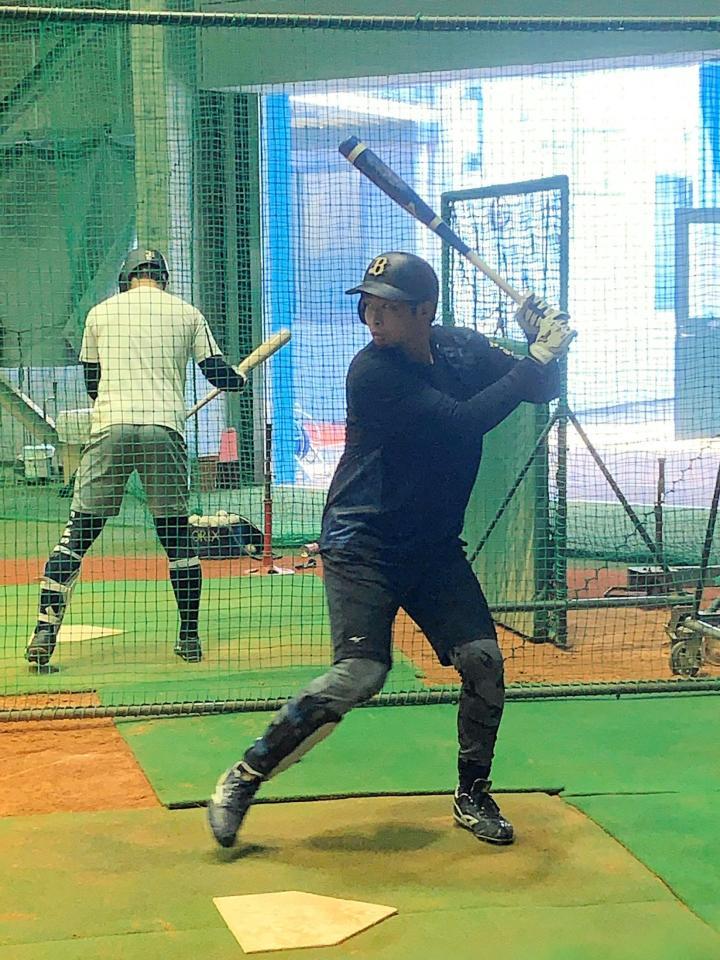 自主練習に励むオリックス・勝俣（球団提供）