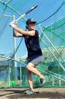 　オセアンＢＳでフリー打撃を行う大城（球団提供）