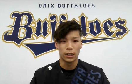 オンラインで取材を受けるオリックス・中川圭太