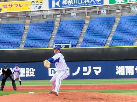 横浜スタジアムでシート打撃に登板した山崎（球団提供）