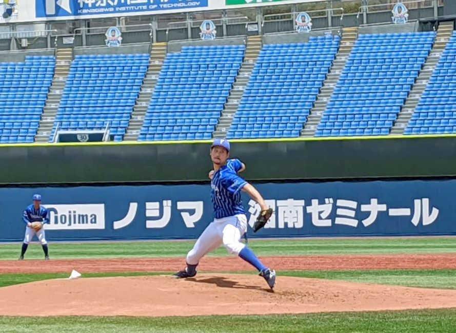 　シート打撃に登板する三上（球団提供）