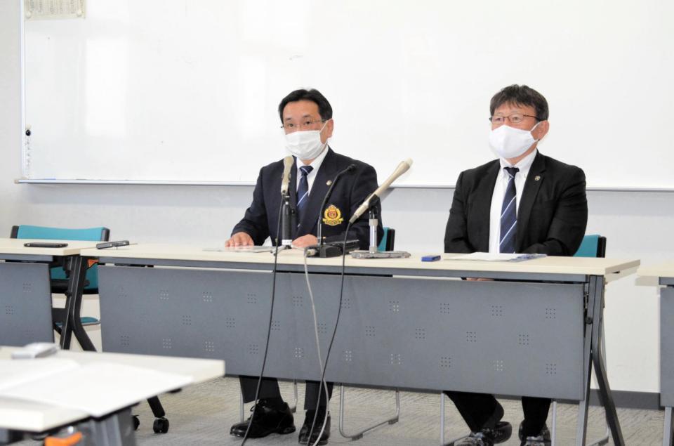 県独自の公式戦開催を決めた栃木県高野連・菅野会長（左）と藤田理事長