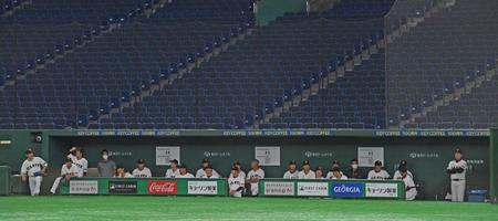 　２日の西武との練習試合前の巨人ベンチ＝東京ドーム