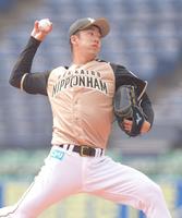 ４回から登板し力投する斎藤佑樹（撮影・開出牧）