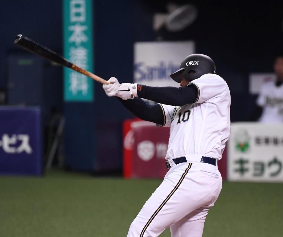 オリックス ジョーンズ 珍プレーで二塁打 ボールボーイがアシスト 野球 デイリースポーツ Online オリックス ジョーンズ 珍プレーで二塁打 ボールボーイがアシスト 野球 デイリースポーツ Online