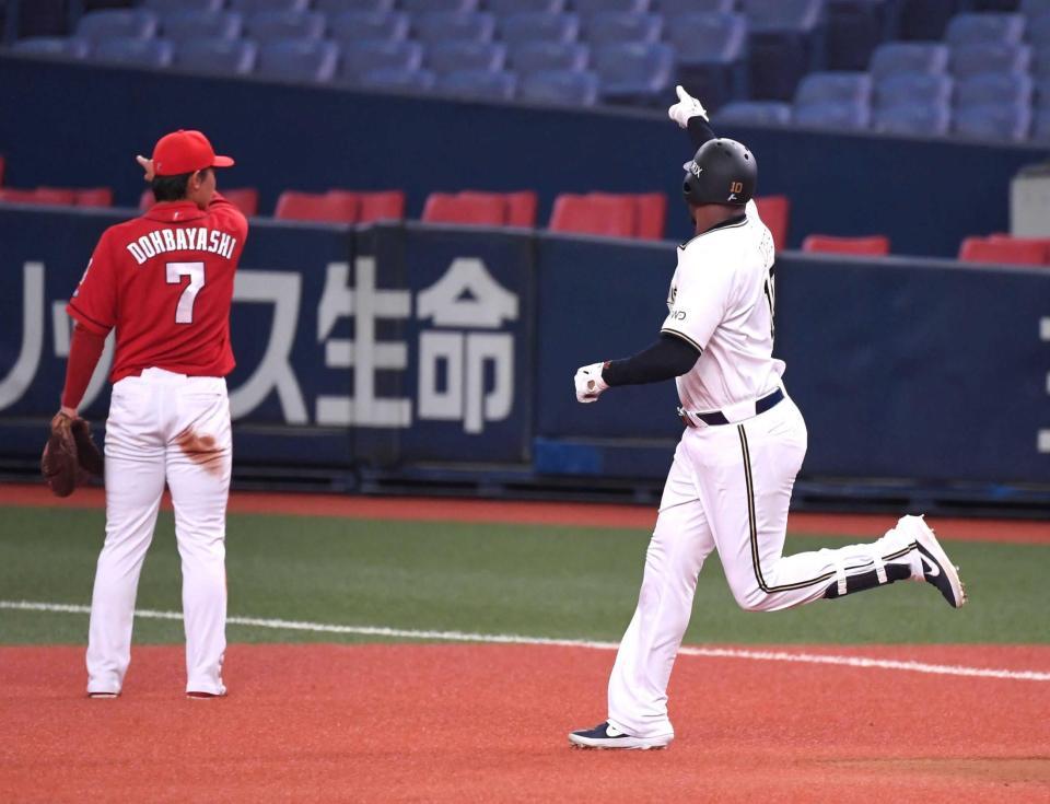 オリックス ジョーンズ 珍 二塁打 打球をボールボーイが捕球もジョークで和ませた 野球 デイリースポーツ Online