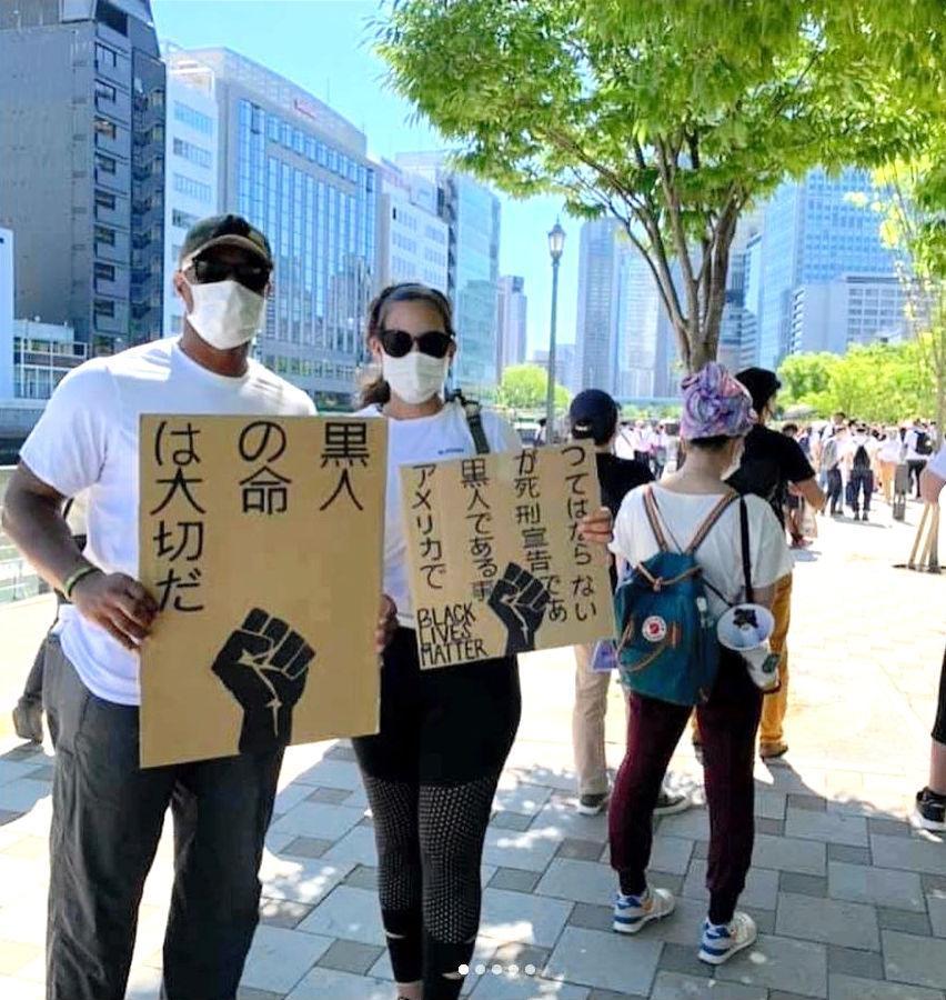 デモに参加したジョーンズ（本人のインスタグラムから）