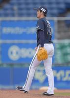 ８回、レアードに勝ち越しソロを打たれたオリックス・増井浩俊＝ＺＯＺＯマリン（撮影・開出牧）