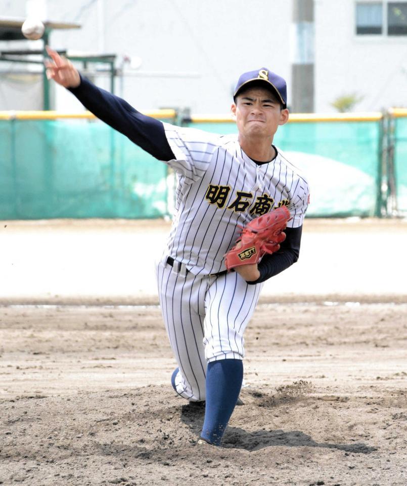 　七回から登板し、３回を２安打無失点に抑えた中森