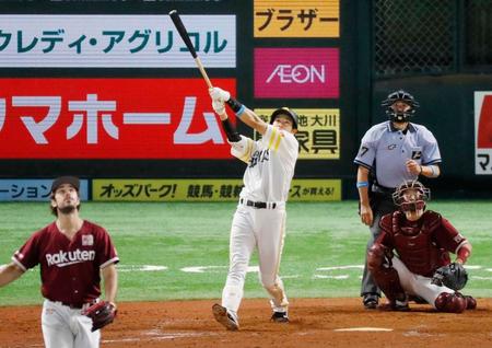 　１０回、柳田が左中間にサヨナラ本塁打を放つ