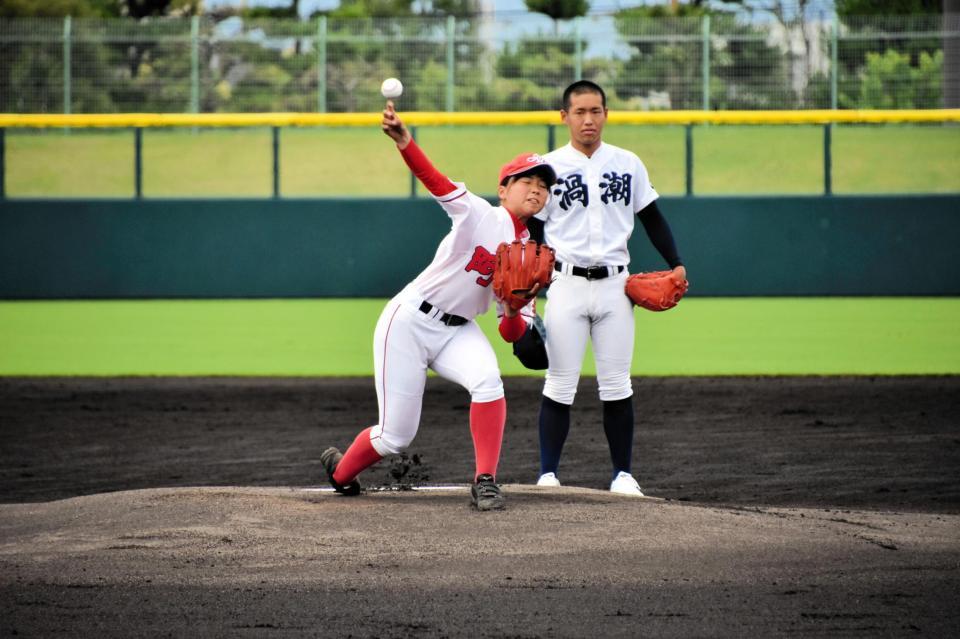 徳島で高校野球が開幕 唯一の女子選手が始球式「感謝と気持ちを込めた」/野球/デイリースポーツ online 徳島で高校野球が開幕 唯一の女子選手が始球式「感謝と気持ちを込めた」/野球/デイリースポーツ online
