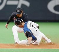 　１回、打者・大田のとき西川が二盗を決め、通算２５０盗塁を達成
