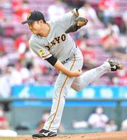 　力投する先発の菅野（撮影・立川洋一郎）