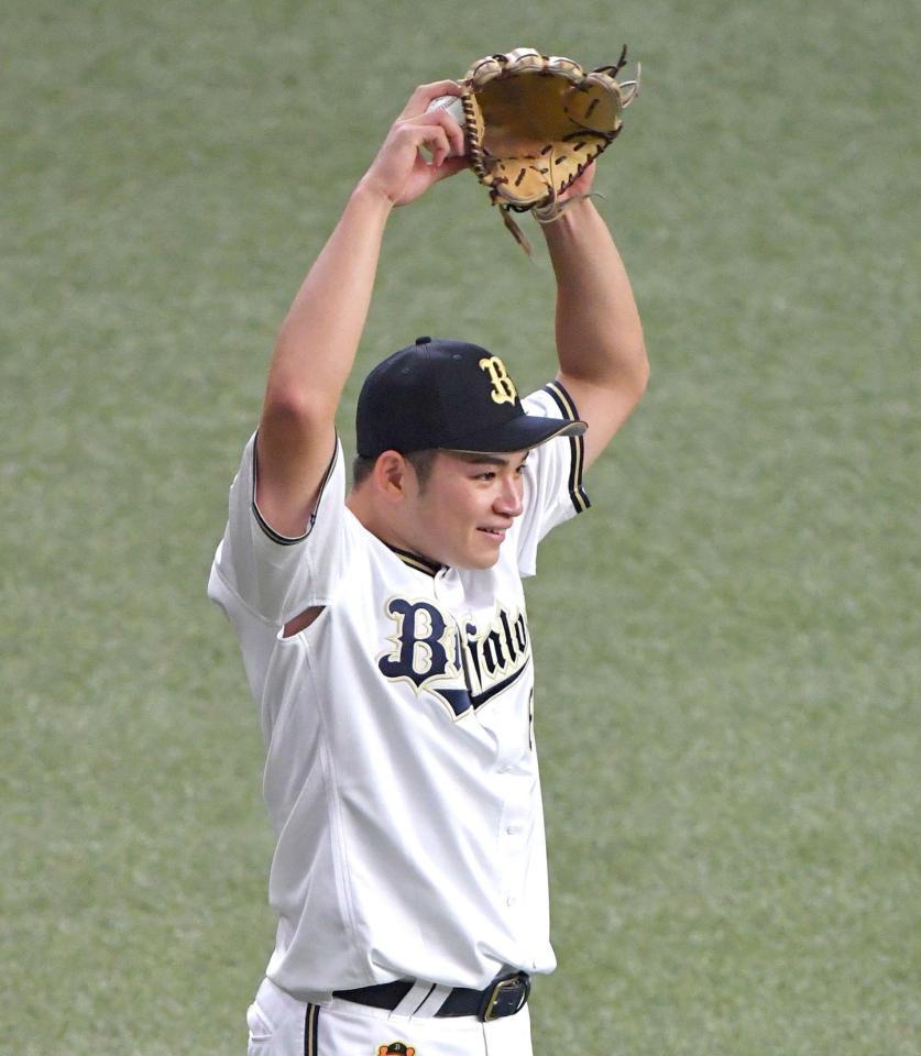 笑顔を見せる榊原翼（撮影・吉澤敬太）