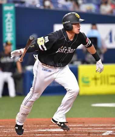 　４回、右前に先制打を放つ柳田