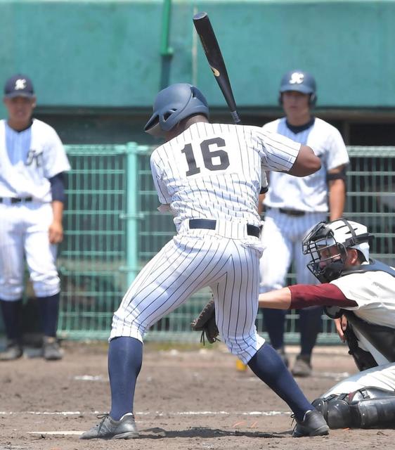 ドミニカ留学生のモレノが公式戦初出場 大阪偕星学園が初戦敗退