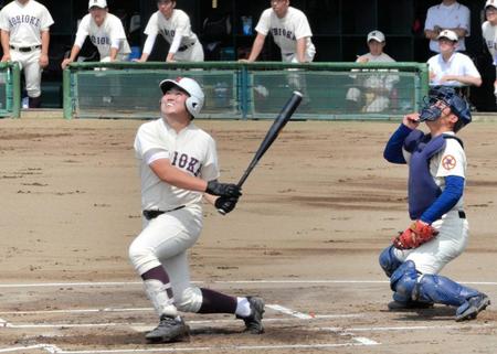 　４番としてチームをけん引した盛岡一・高橋