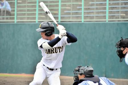 四回に本塁打を放った鳴門・田口