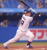 ２回、先制の右前２点適時打を放つ吉田大喜（撮影・開出牧）