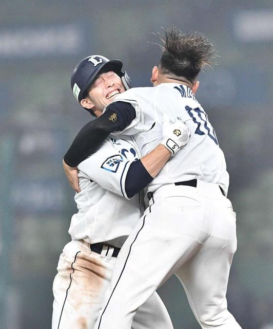 西武・外崎　プロ初のサヨナラ打「気持ちいいですね」