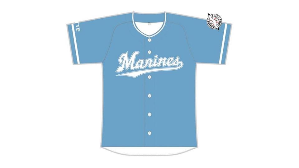 来場者全員に配布する「マリンフェスタユニホーム」（球団提供）