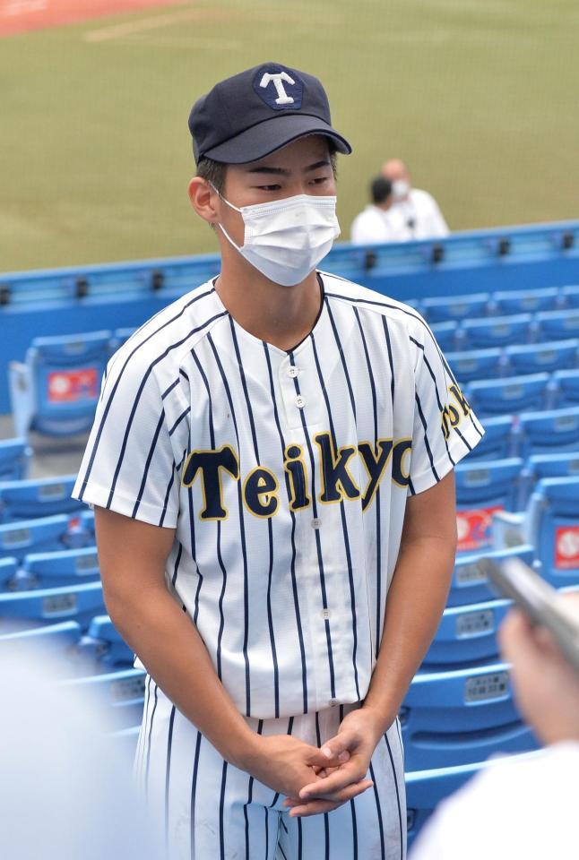 試合後、報道陣の取材に答える帝京・加田拓哉主将