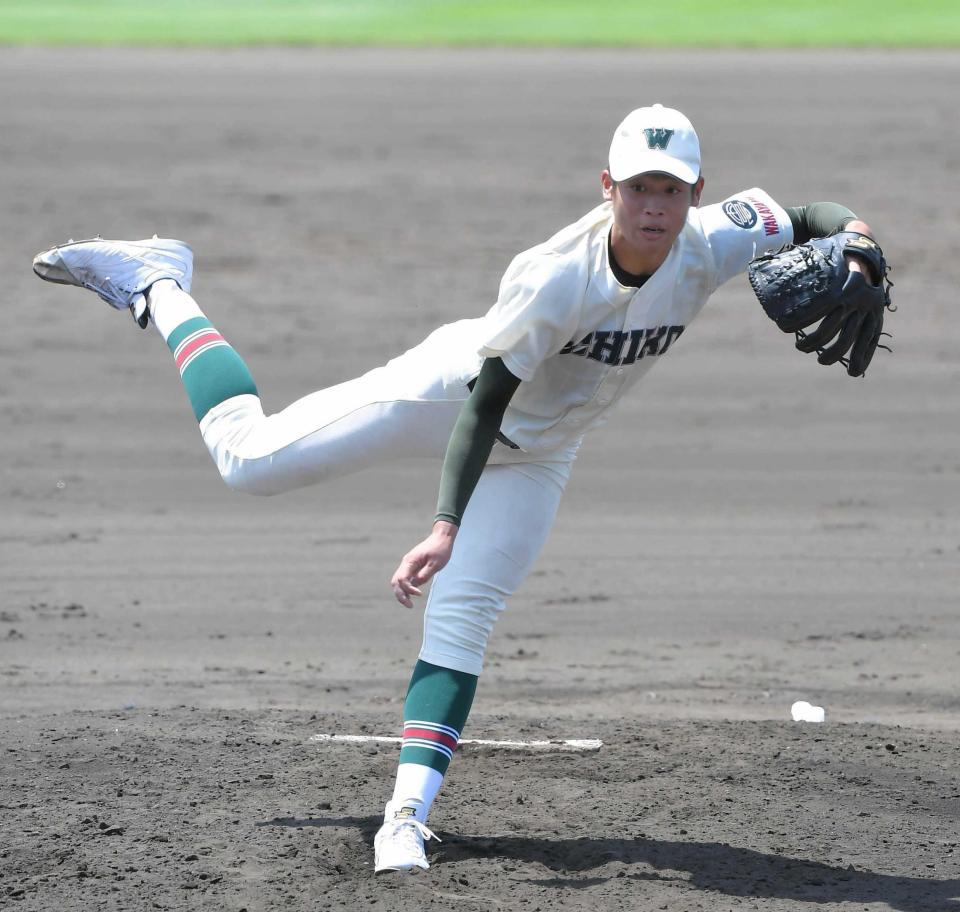 　２番手で力投する市和歌山・小園