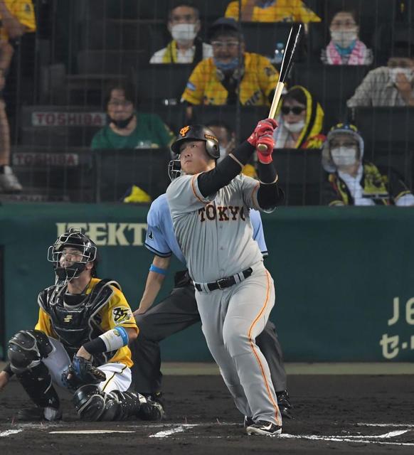 巨人・岡本、阪神・藤浪から２点二塁打　３試合ぶりの打点でリード広げる