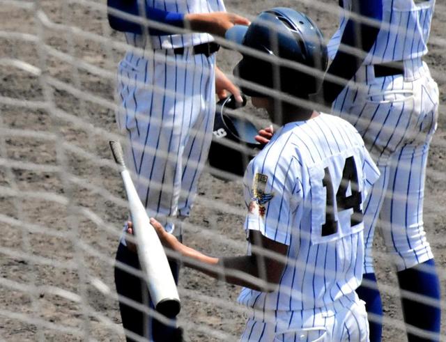 【写真】高校野球の会場がザワつく…直球で金属バットが折れた！