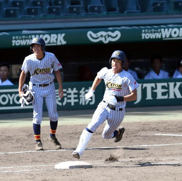 加藤学園が甲子園初勝利　杉山ランニング本塁打で鹿児島城西を下す