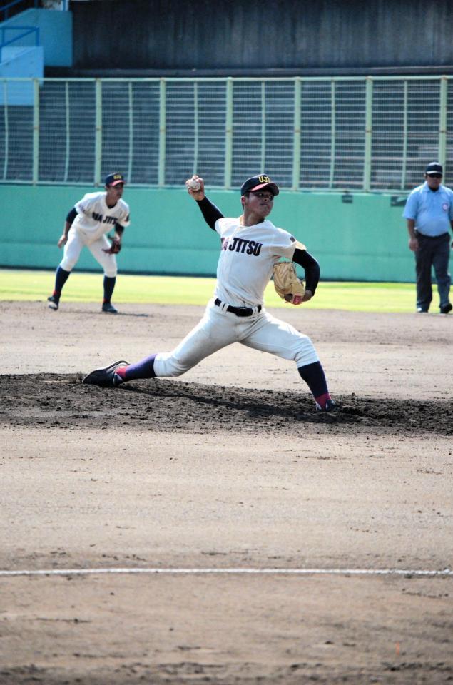 ７回２失点と好投する豆田＝埼玉・市営浦和球場