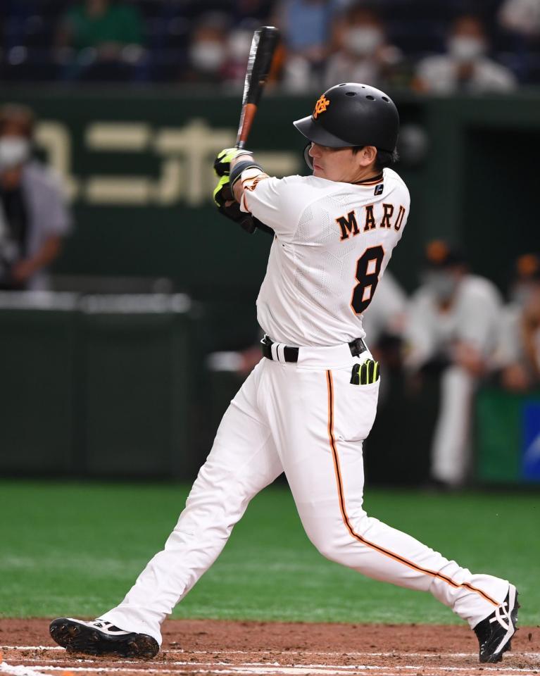 　２回、同点の右越えソロを放つ巨人・丸佳浩