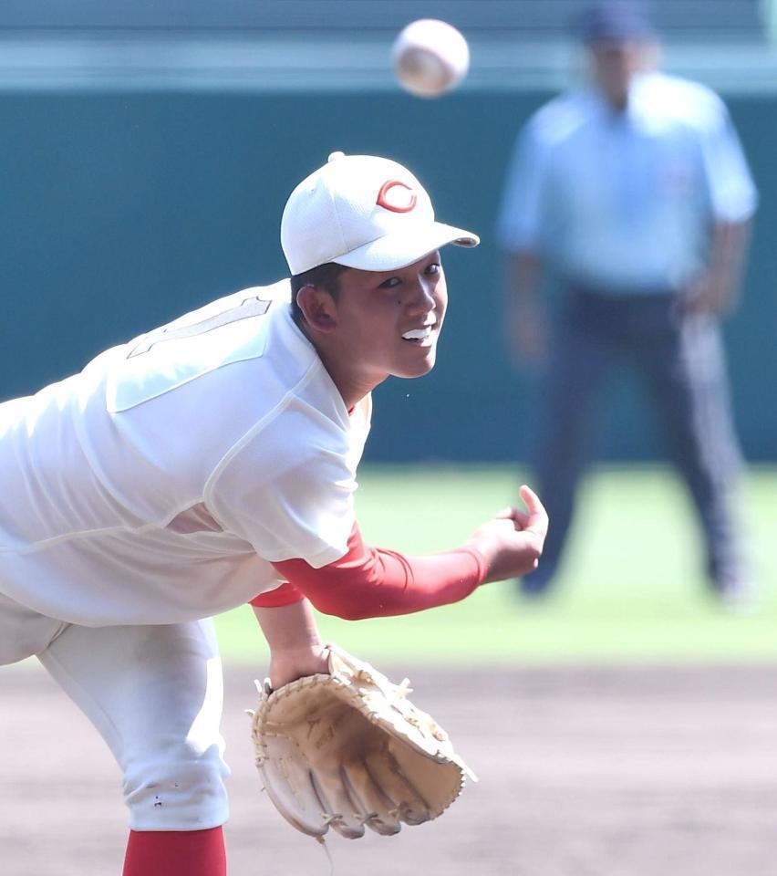 　６回、尽誠学園・村上を空振り三振に仕留めた智弁和歌山・小林樹（撮影・北村雅宏）